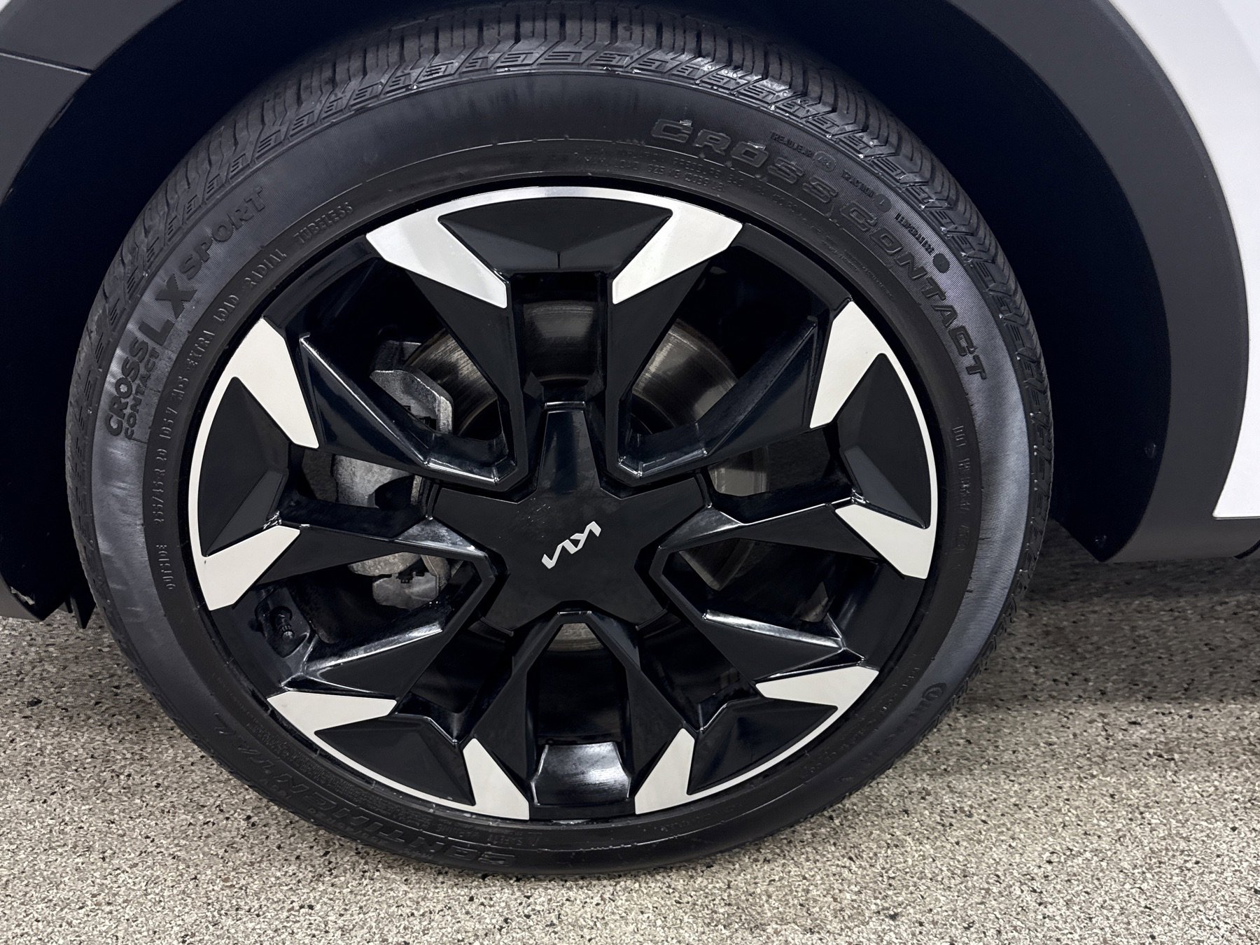 Used 2024 Kia Sorento SX image 2