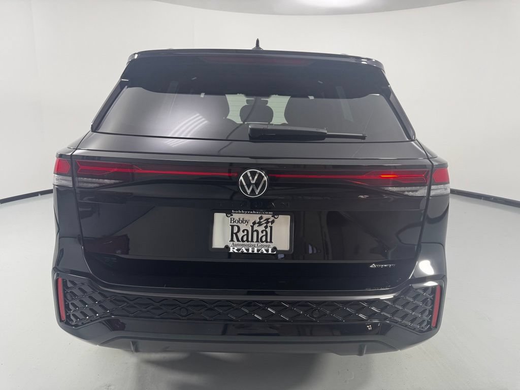 Used 2025 Volkswagen Tiguan SE R-Line AWD/4WD image 6