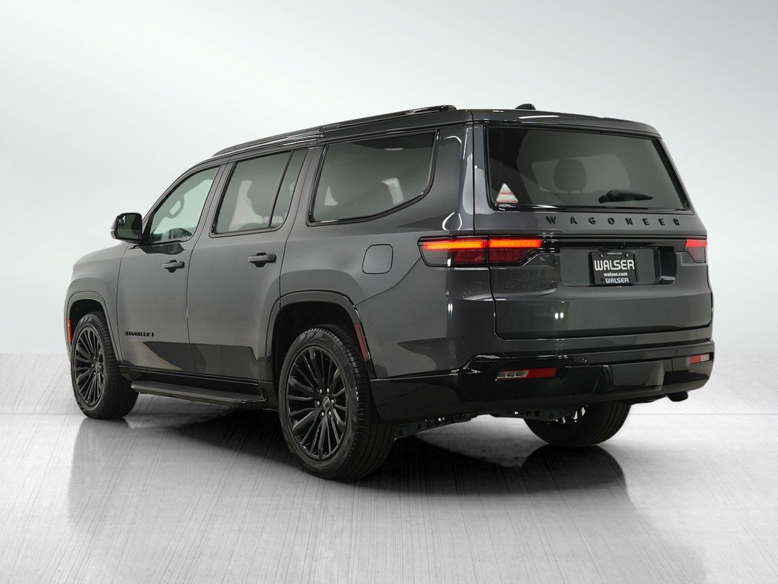 Used 2024 Jeep Wagoneer Series II image 3