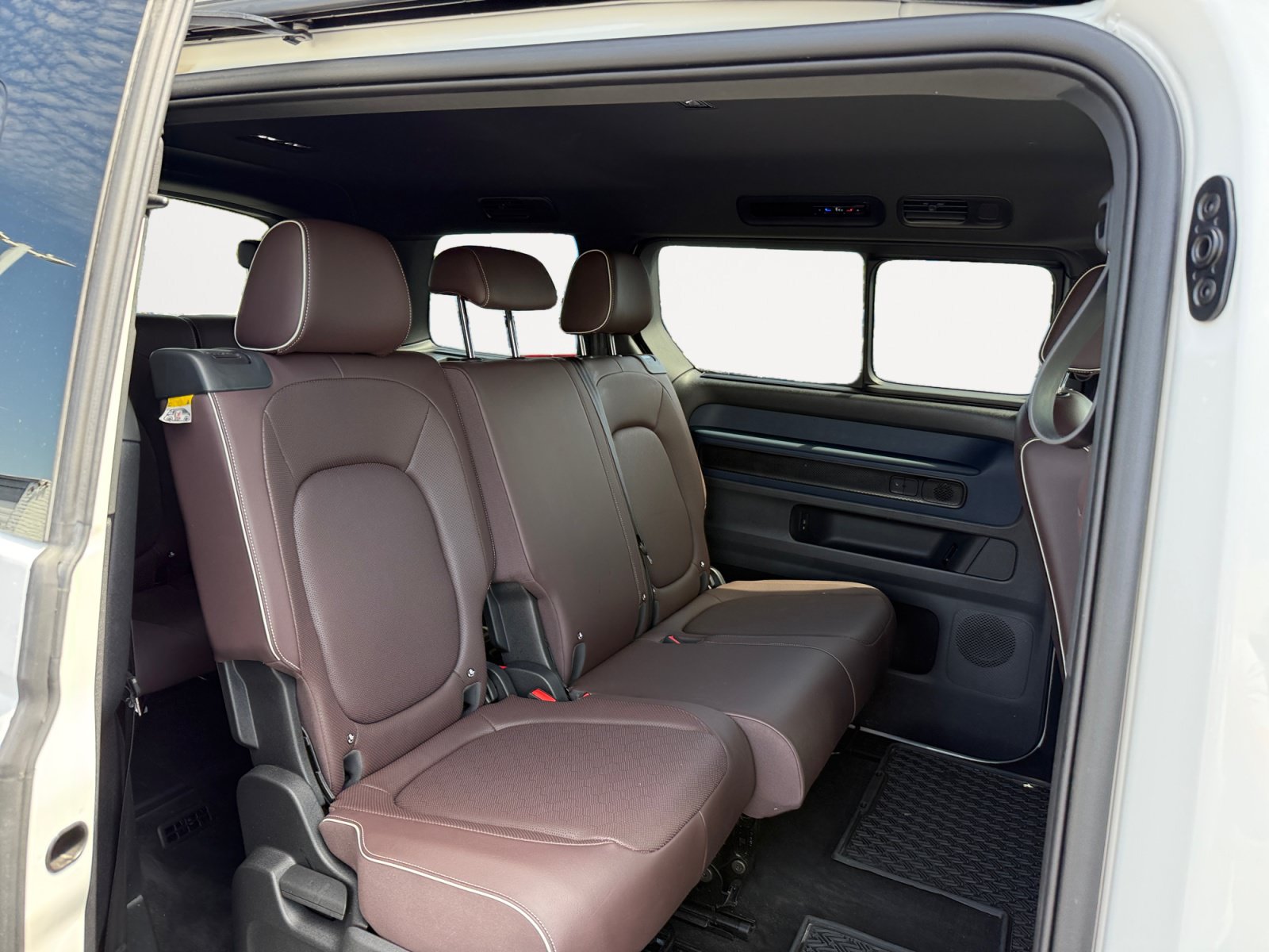 Certified 2025 Volkswagen ID. Buzz 1st Edition RWD image 18