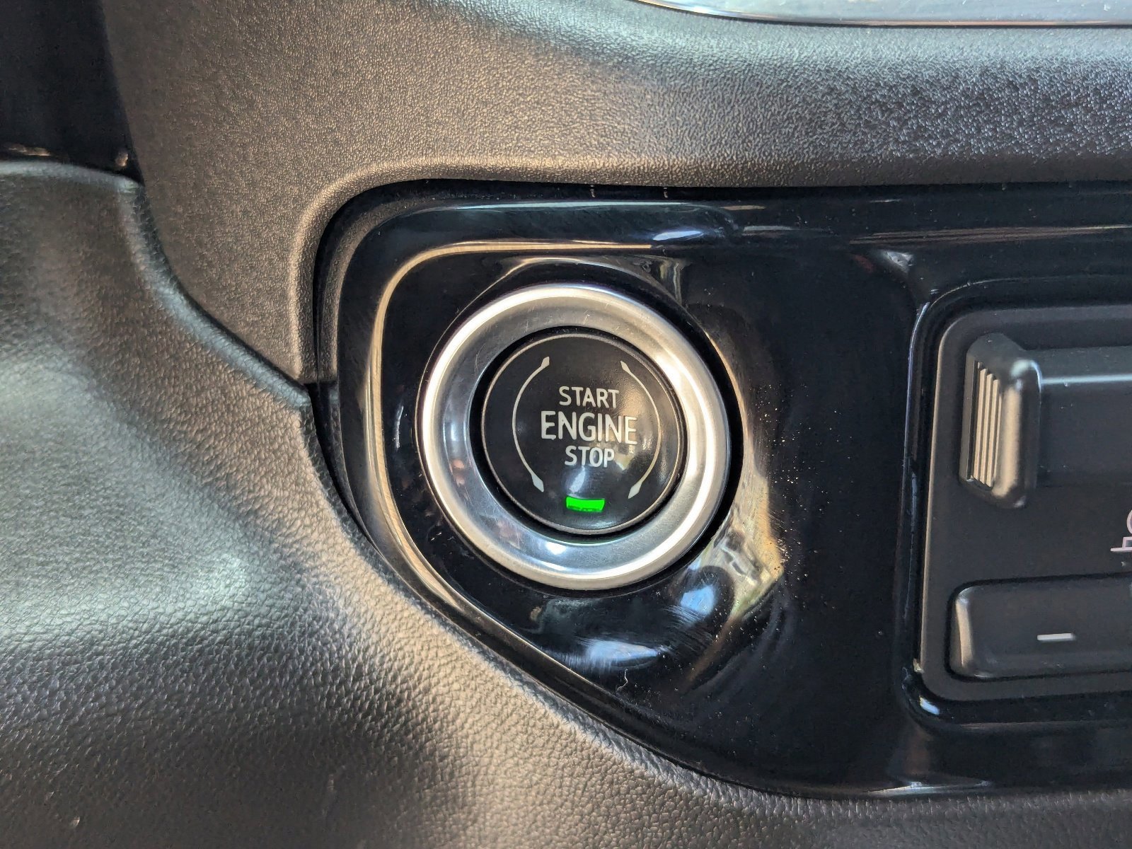 Used 2023 Chevrolet Silverado 1500 High Country w/ Technology Package image 31