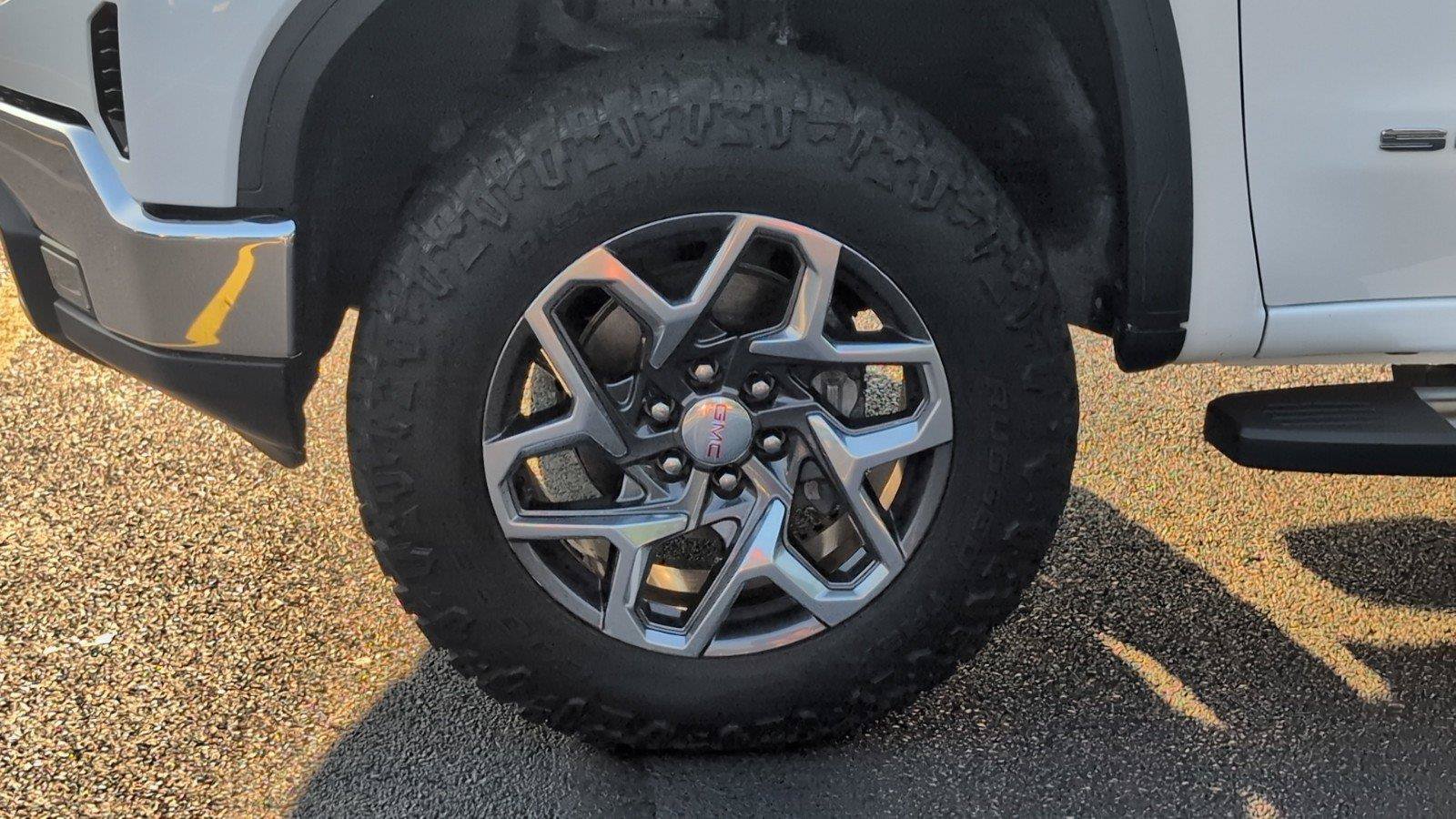 Used 2023 GMC Sierra 1500 SLT w/ SLT Premium Package AWD/4WD image 12