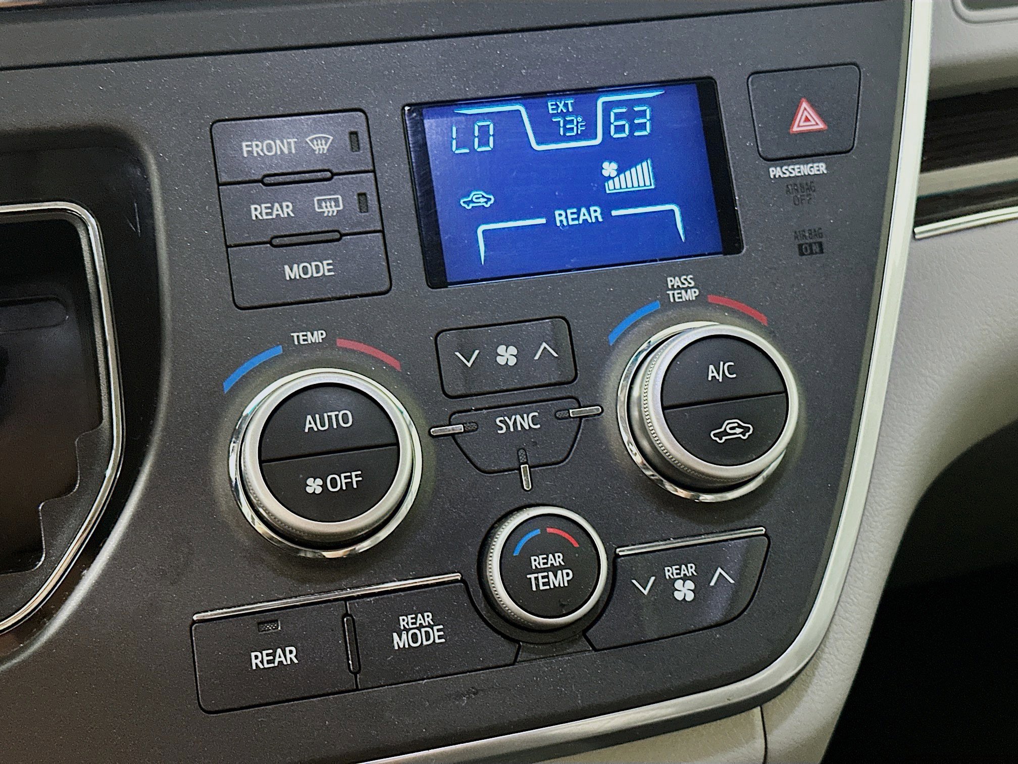 Used 2015 Toyota Sienna XLE w/ XLE Navigation Package image 22