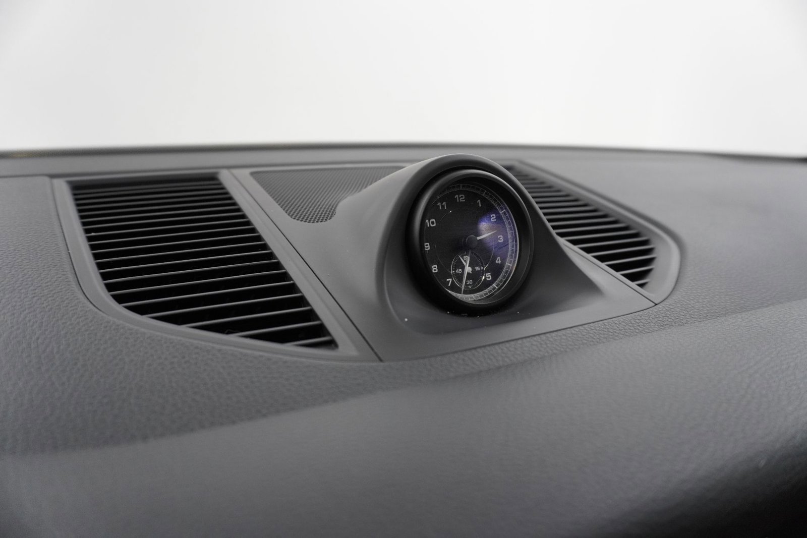 Certified 2023 Porsche Macan Turbo image 22