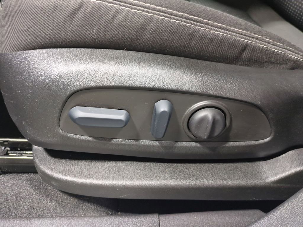 Used 2022 GMC Terrain SLE w/ Driver Convenience Package image 21