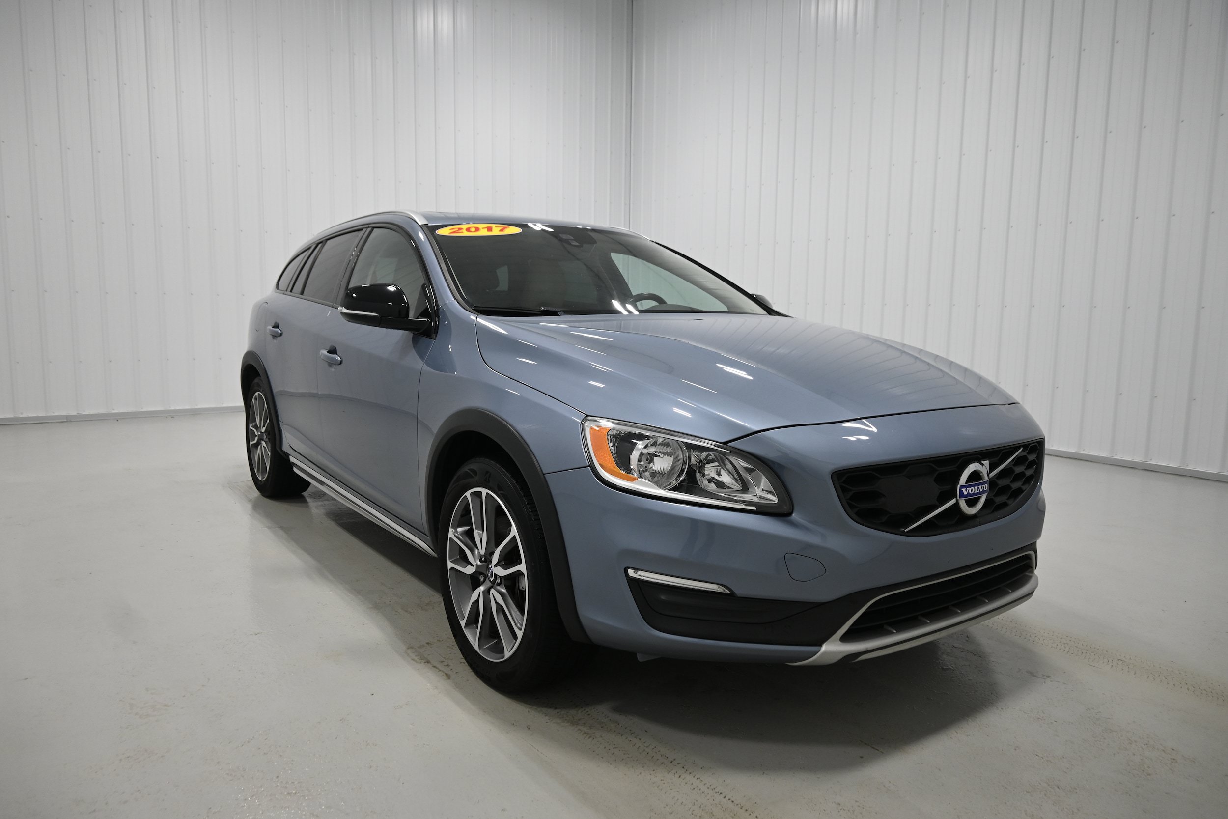 Used 2017 Volvo V60 T5 Cross Country w/ Climate Package AWD/4WD image 3