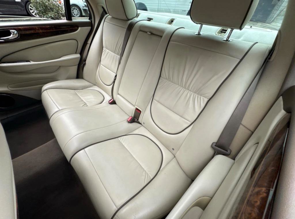 Used 2006 Jaguar XJ Vanden Plas image 10