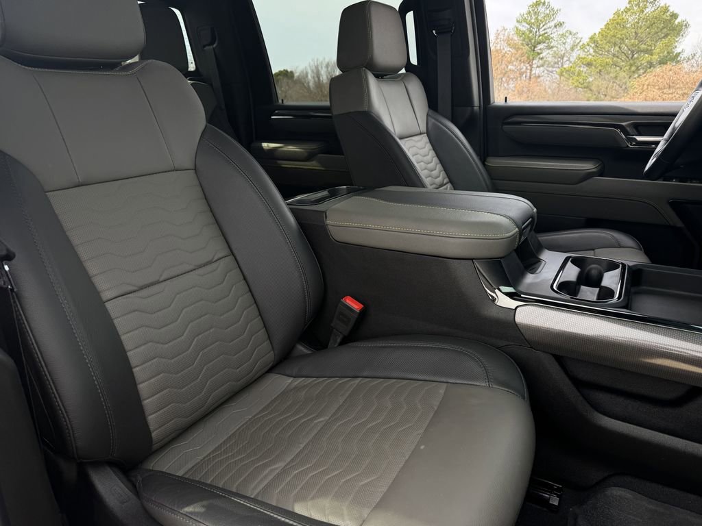 Used 2024 Chevrolet Silverado 2500 ZR2 w/ Technology Package image 28