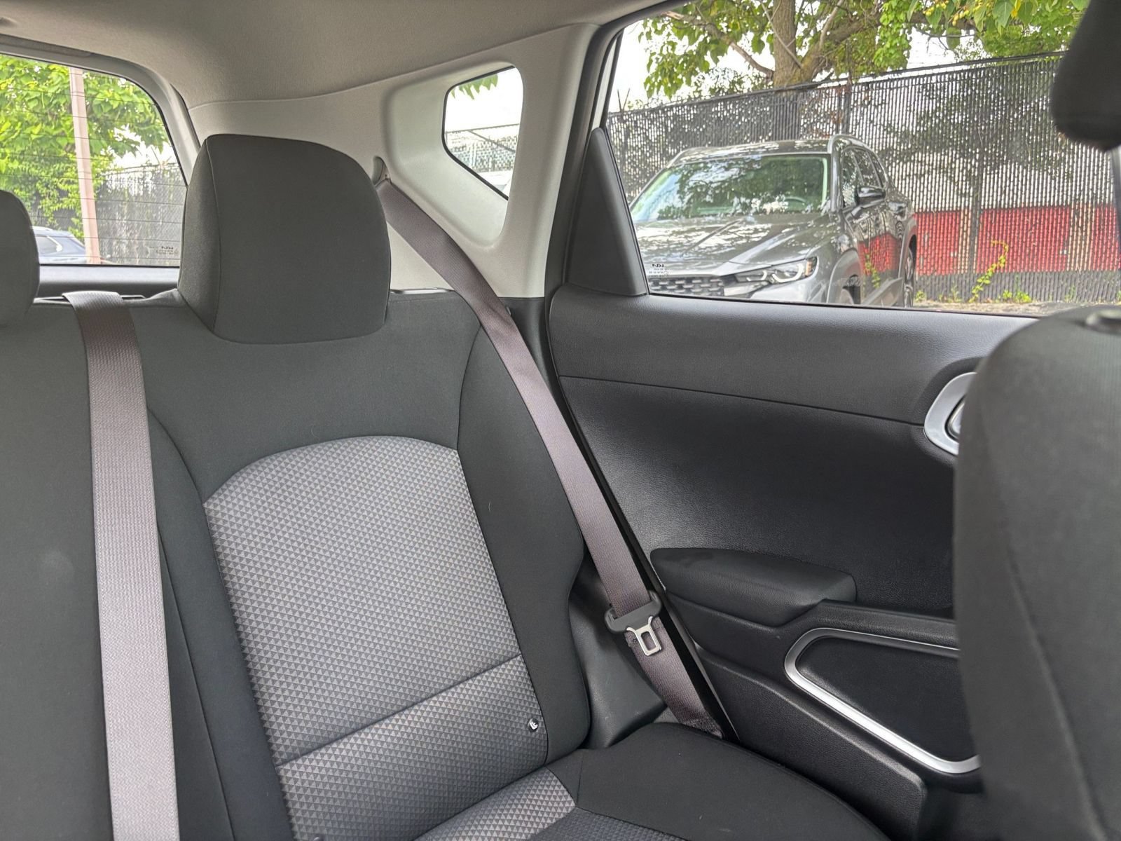 Used 2025 Kia Soul LX w/ LX Technology Package FWD image 32