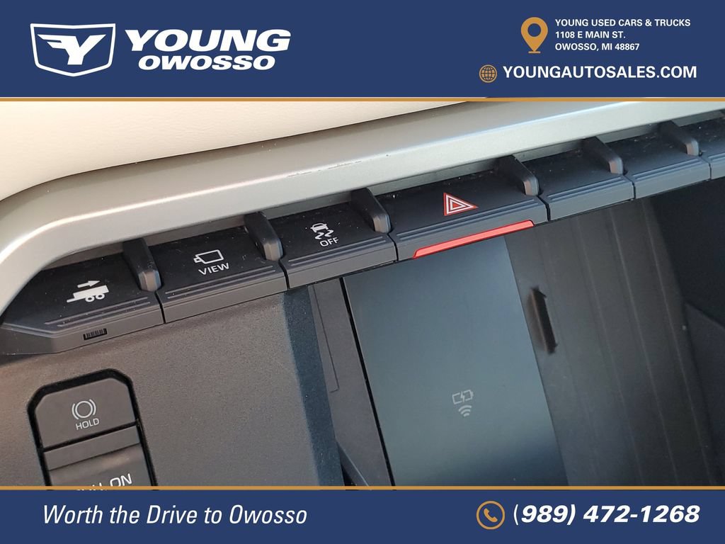 Used 2025 Toyota Sequoia Capstone AWD/4WD image 15