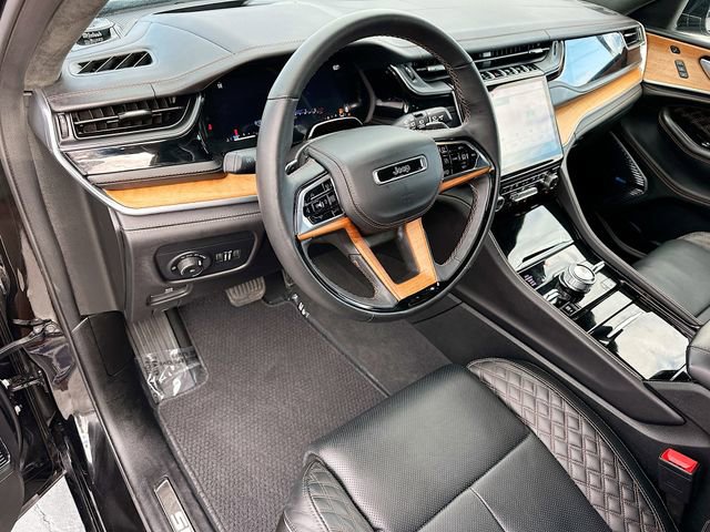 Used 2025 Jeep Grand Cherokee Summit image 9