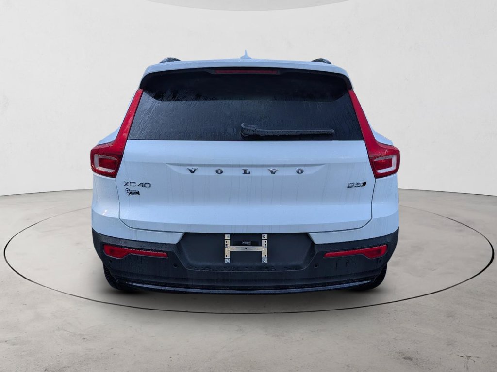 Certified 2026 Volvo XC40 B5 Plus AWD/4WD image 6
