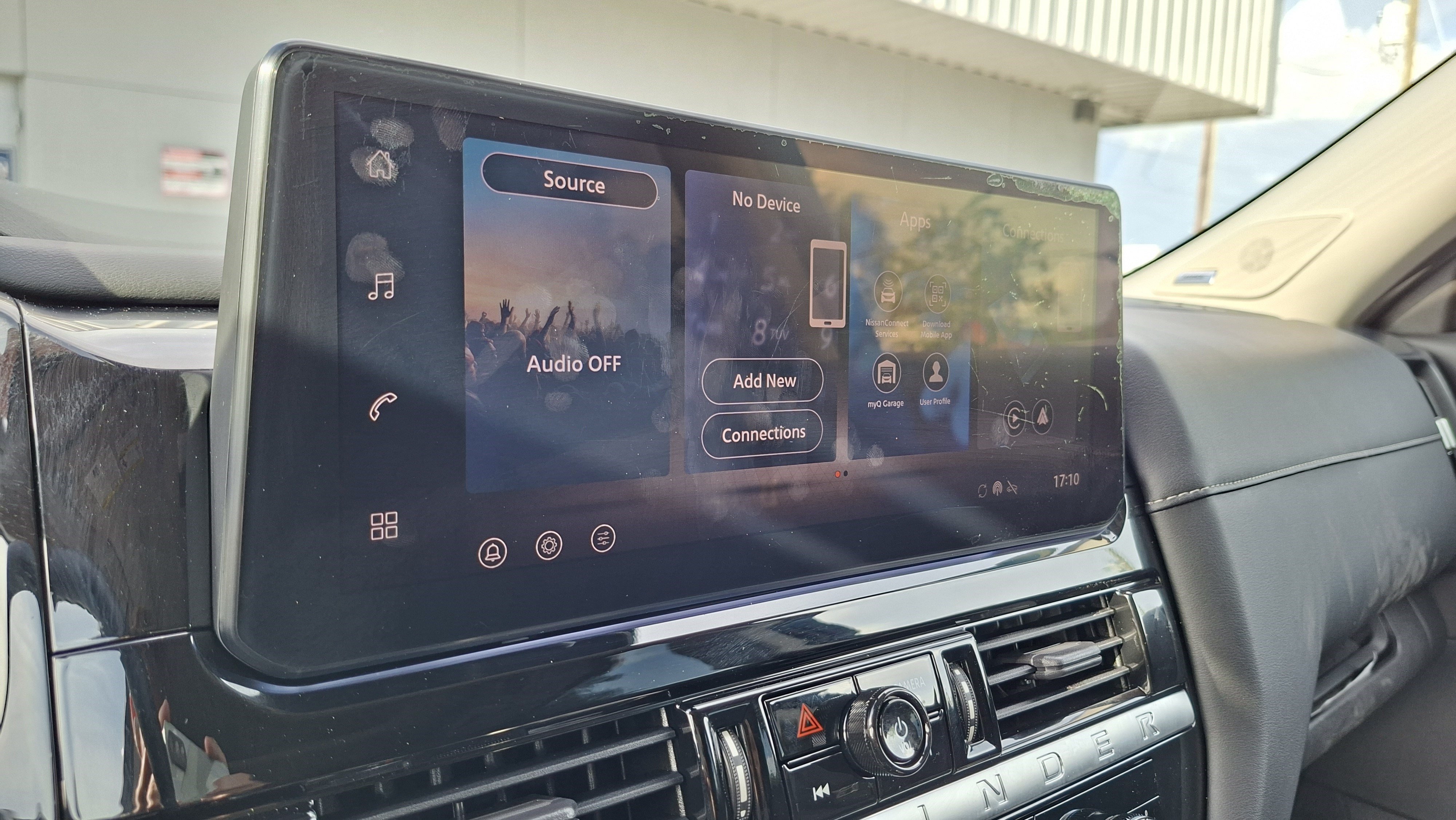 Used 2026 Nissan Pathfinder SL w/ SL Premium Package FWD image 14