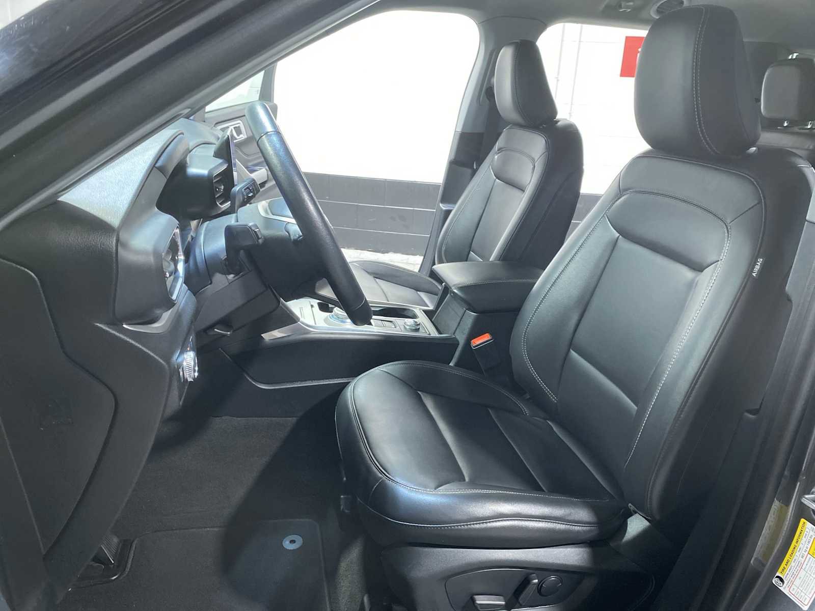 Used 2022 Ford Explorer XLT w/ Equipment Group 202A image 11