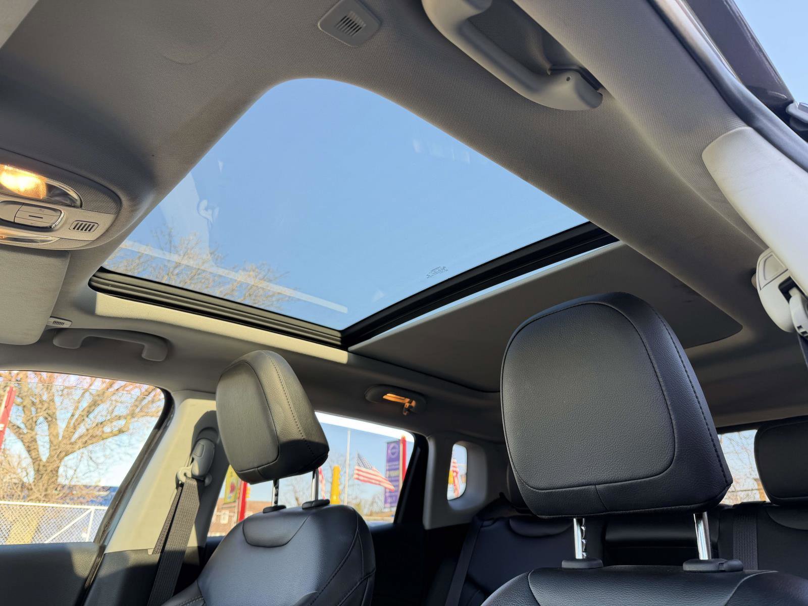 Used 2018 Jeep Compass Latitude w/ Popular Equipment Group image 22