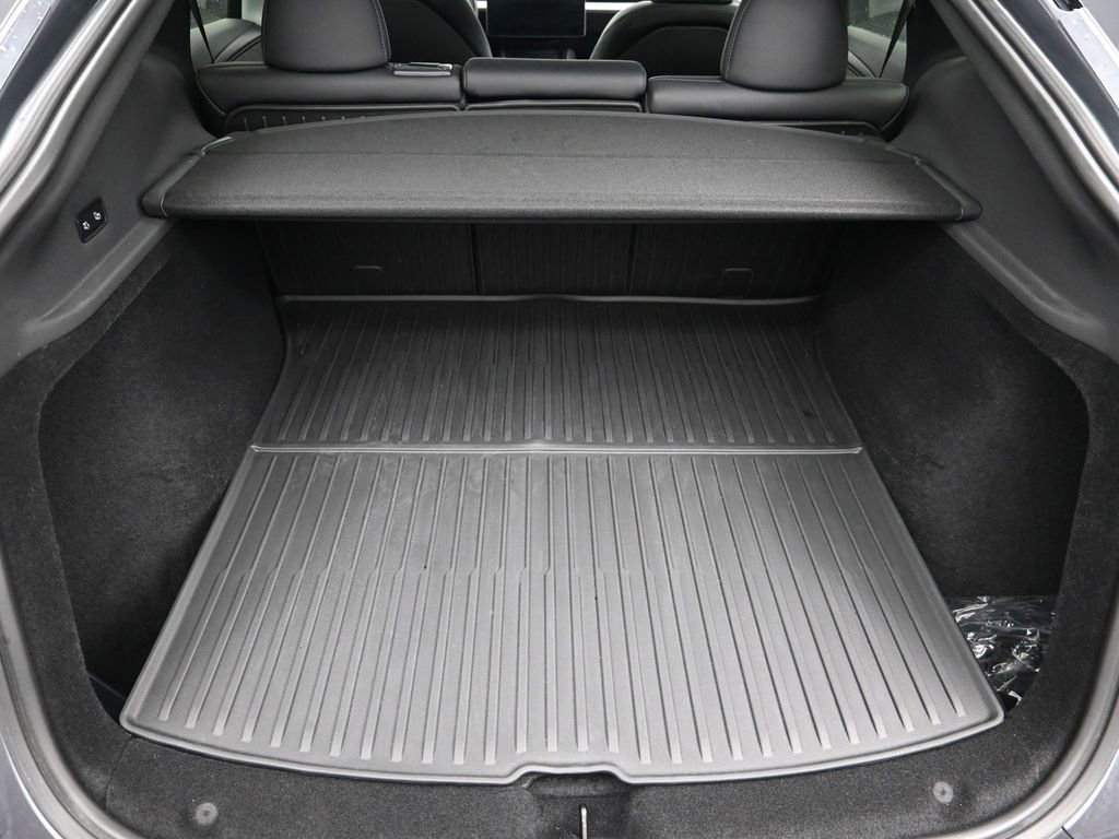 Used 2026 Tesla Model Y 2WD image 17