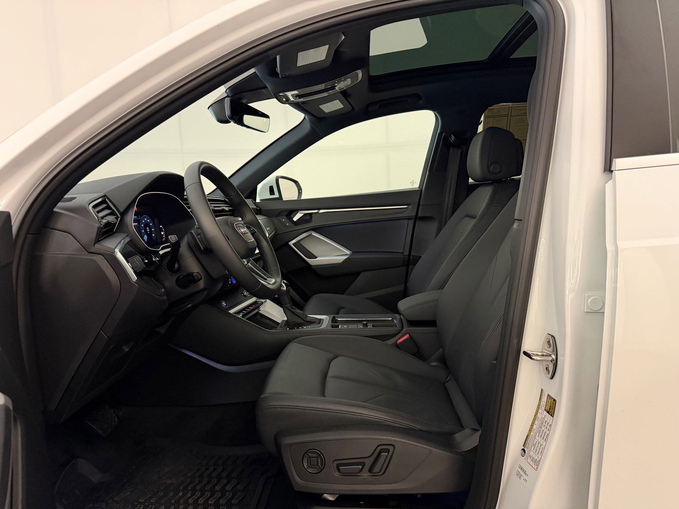 Certified 2025 Audi Q3 2.0T Premium w/ Convenience Package image 5