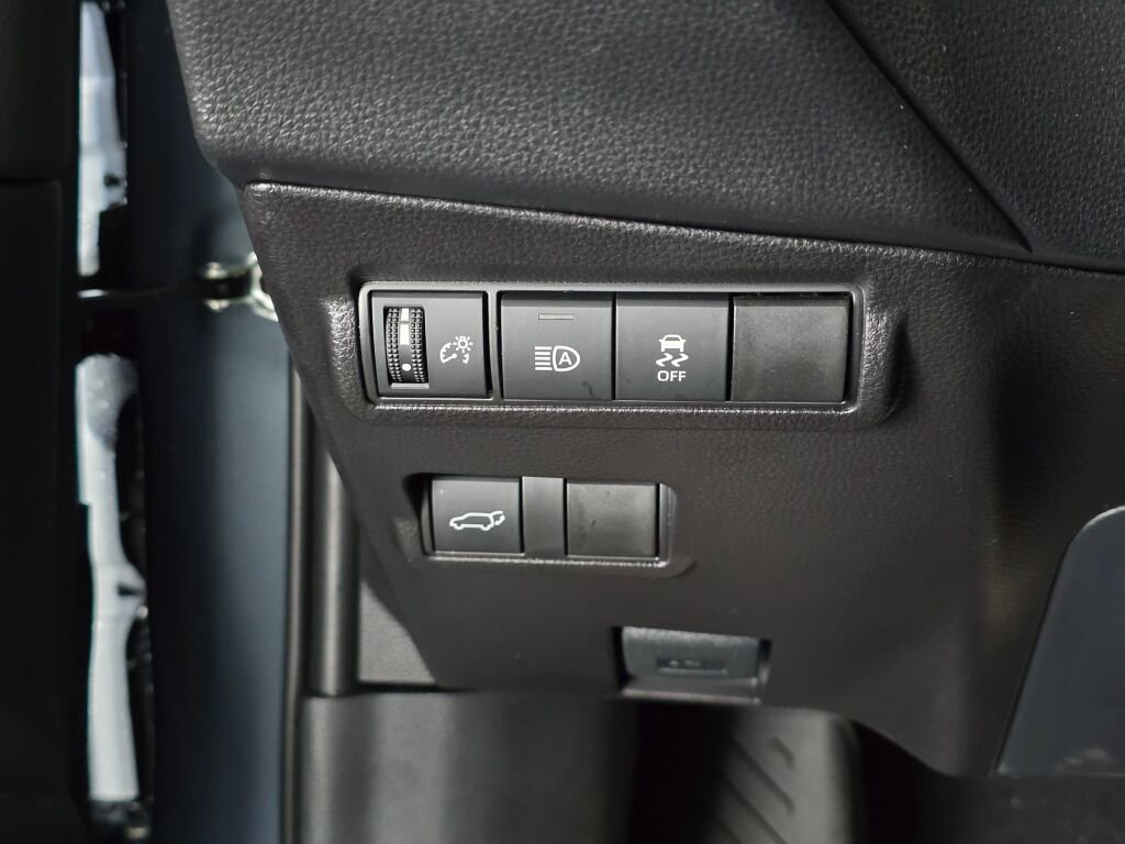 Used 2026 Toyota Corolla Cross XLE w/ Convenience Package image 25