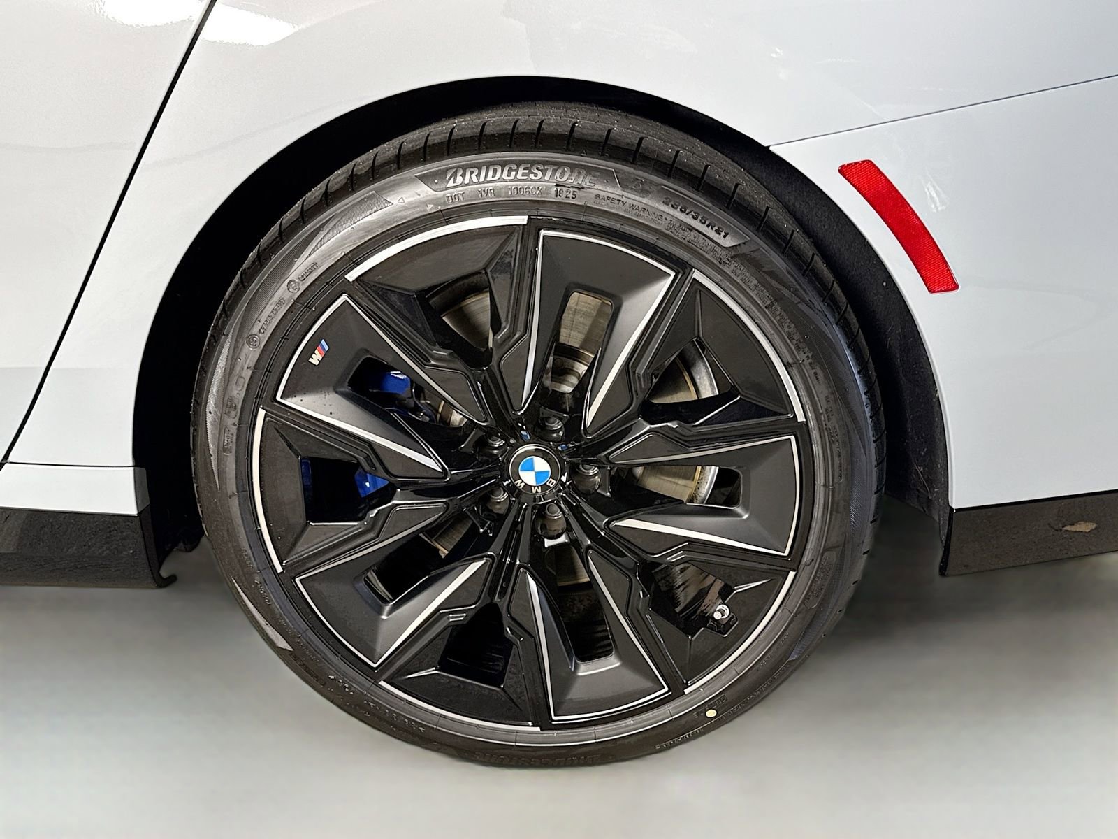 Certified 2025 BMW 740i image 33
