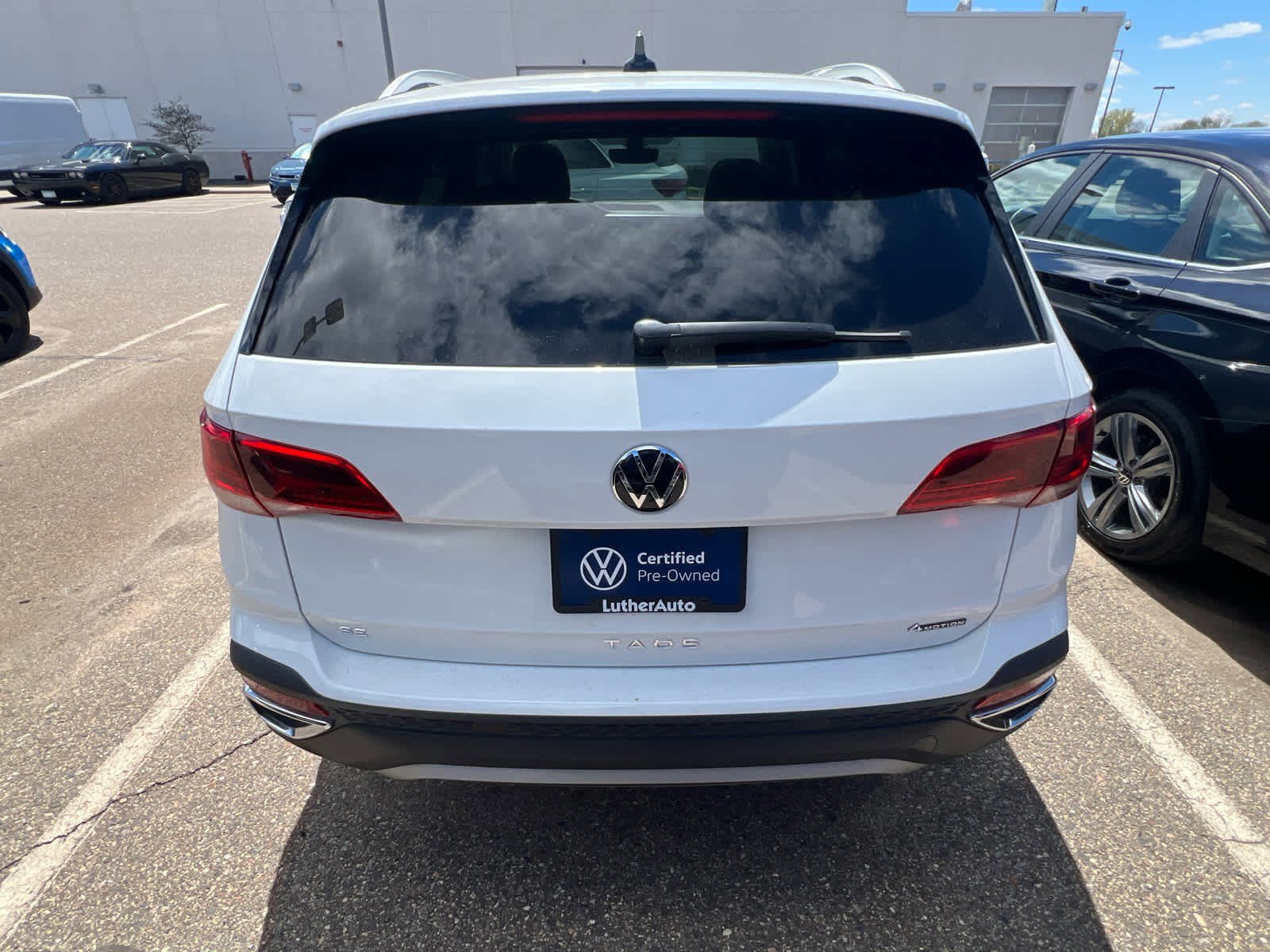 Used 2023 Volkswagen Taos SE w/ Panoramic Sunroof Package AWD/4WD image 7