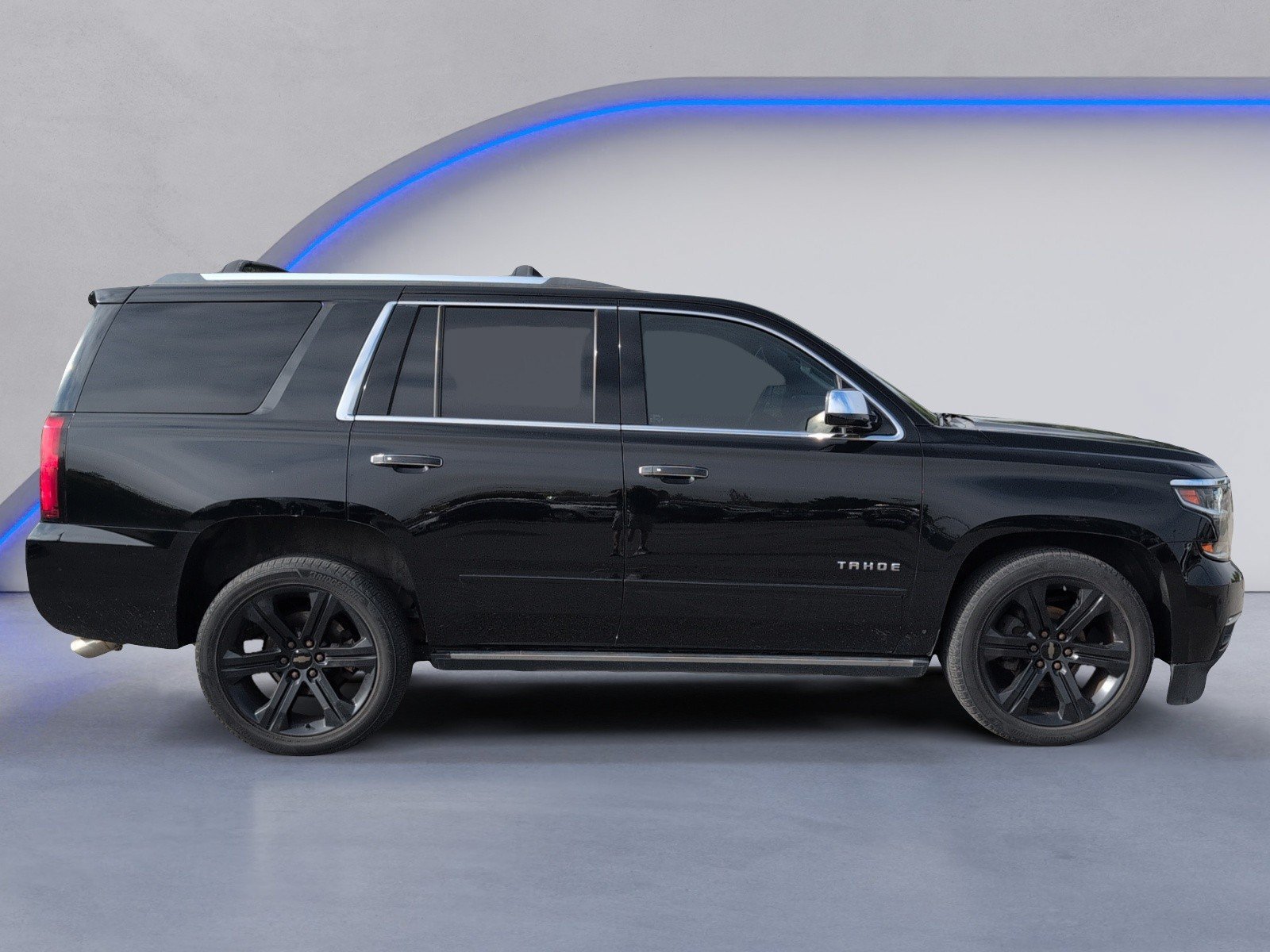 Used 2019 Chevrolet Tahoe Premier w/ Premier Plus Edition AWD/4WD image 3