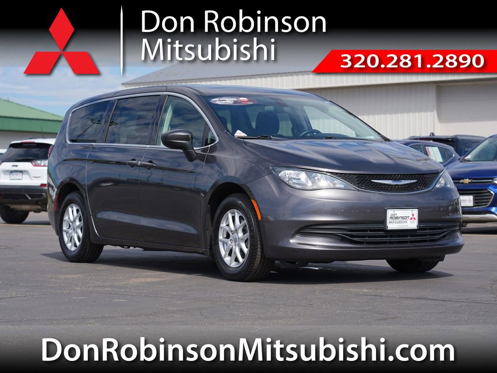 Used 2020 Chrysler Voyager LX FWD image 1