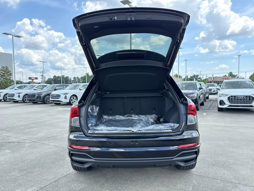 New 2025 Audi Q3 2.0T Premium image 32