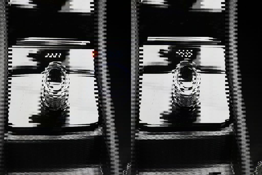 Used 2025 Jeep Grand Cherokee Altitude AWD/4WD image 22