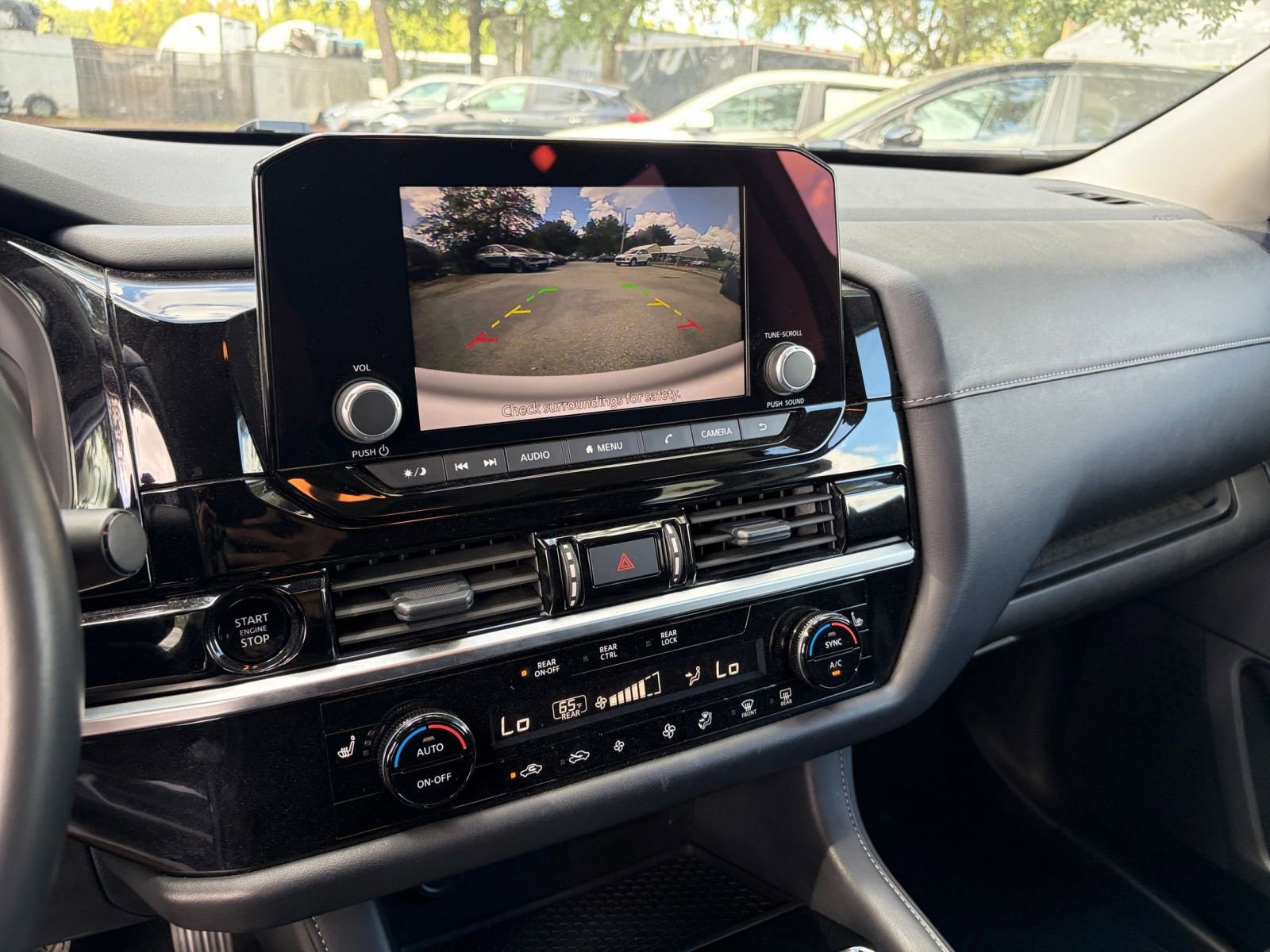Used 2025 Nissan Pathfinder SV FWD image 17