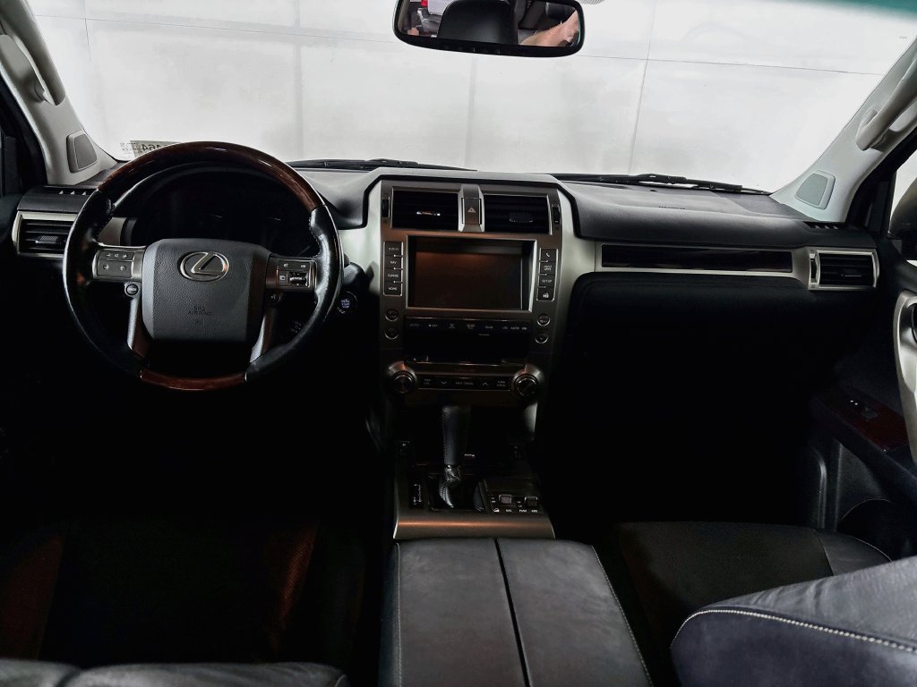 Used 2018 Lexus GX 460 Premium w/ Premium Package AWD/4WD image 11