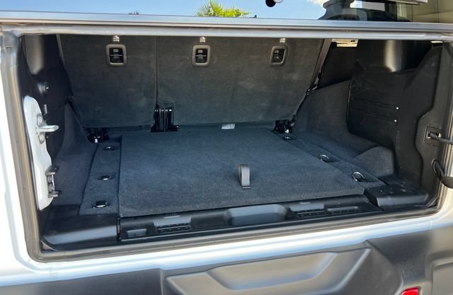Used 2025 Jeep Wrangler Unlimited Rubicon w/ Safety Group AWD/4WD image 18