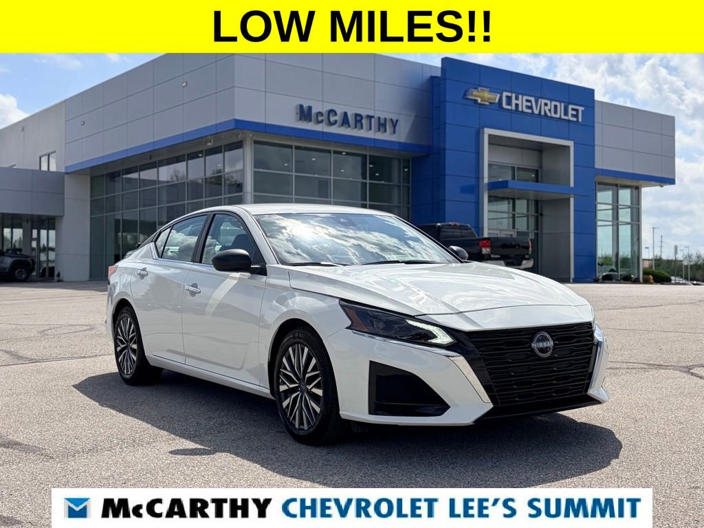Used 2025 Nissan Altima 2.5 SV image 1