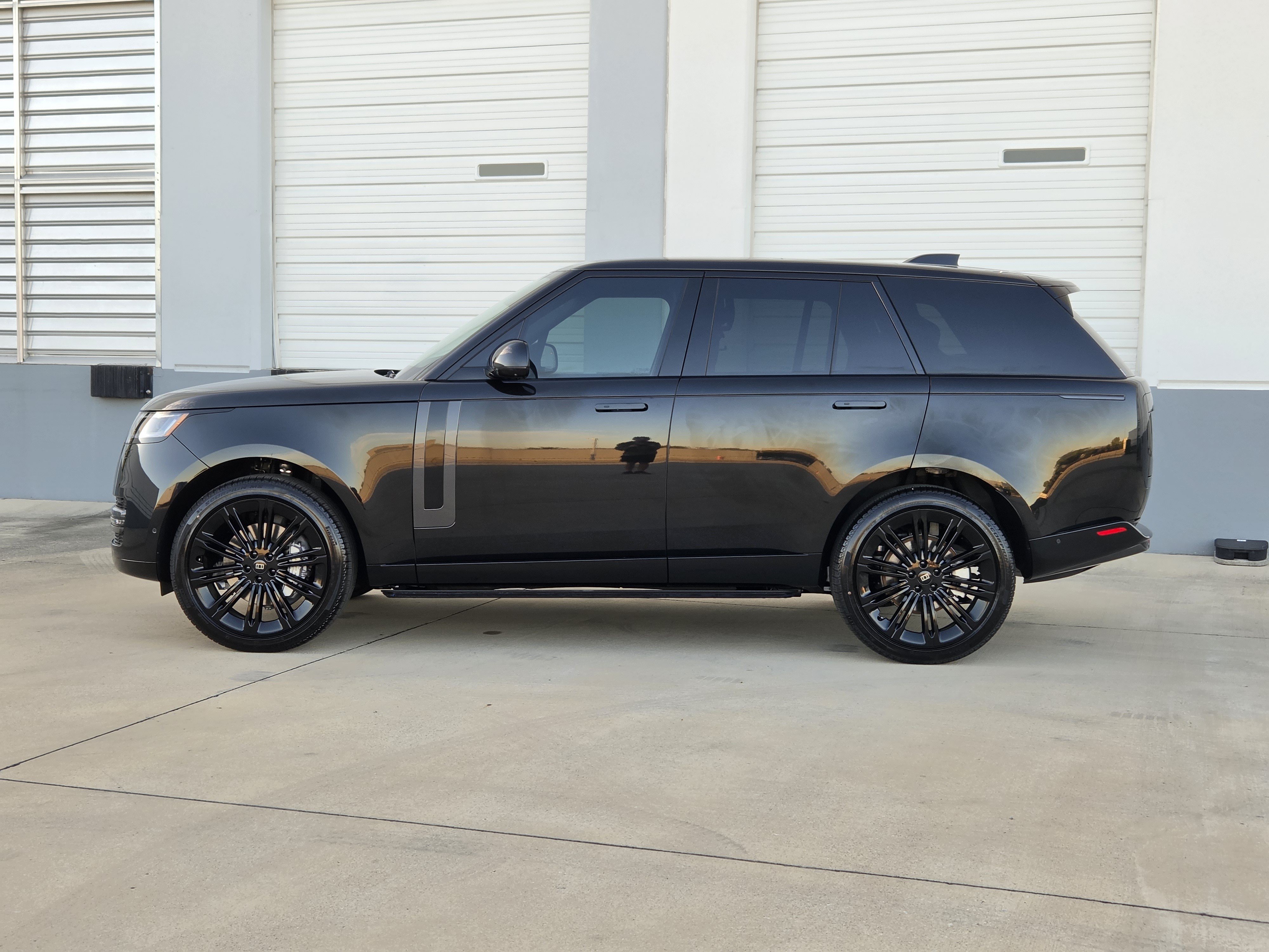 New 2027 Land Rover Range Rover SE AWD/4WD image 3