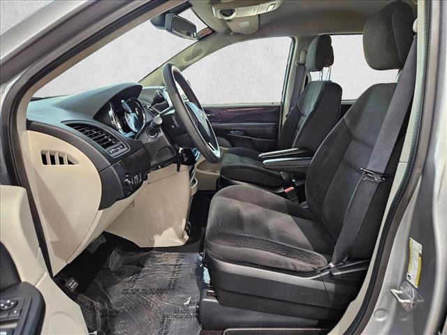 Used 2019 Dodge Grand Caravan SE w/ UConnect Hands-Free Group image 14