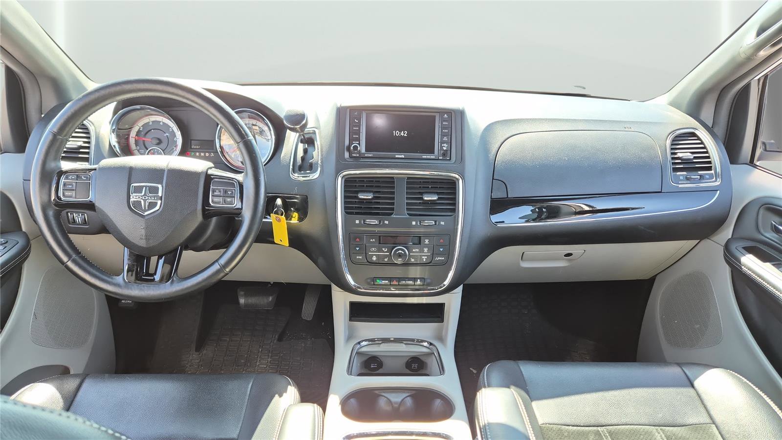 Used 2017 Dodge Grand Caravan SXT w/ Driver Convenience Group image 11