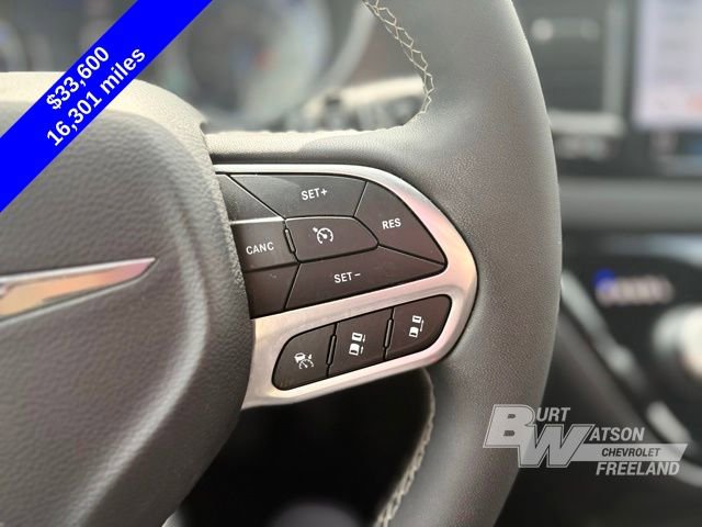 Used 2026 Chrysler Pacifica Select FWD image 16