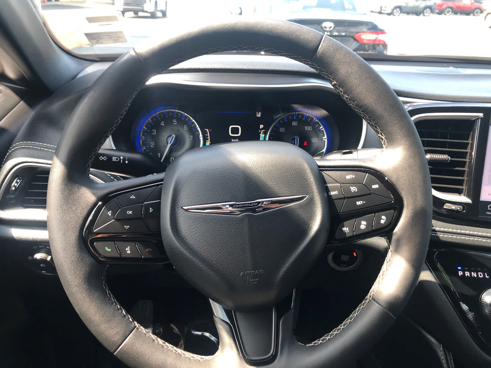 Used 2025 Chrysler Pacifica Limited FWD image 9