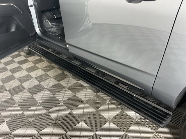 Used 2023 Cadillac Escalade ESV V w/ LPO, Floor Liner Package AWD/4WD image 12