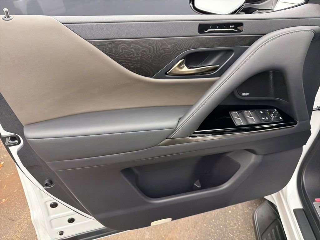 Used 2025 Lexus LX 700h Overtrail AWD/4WD image 13