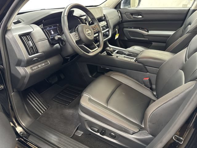 Used 2025 Nissan Pathfinder SL w/ SL Premium Package FWD image 12