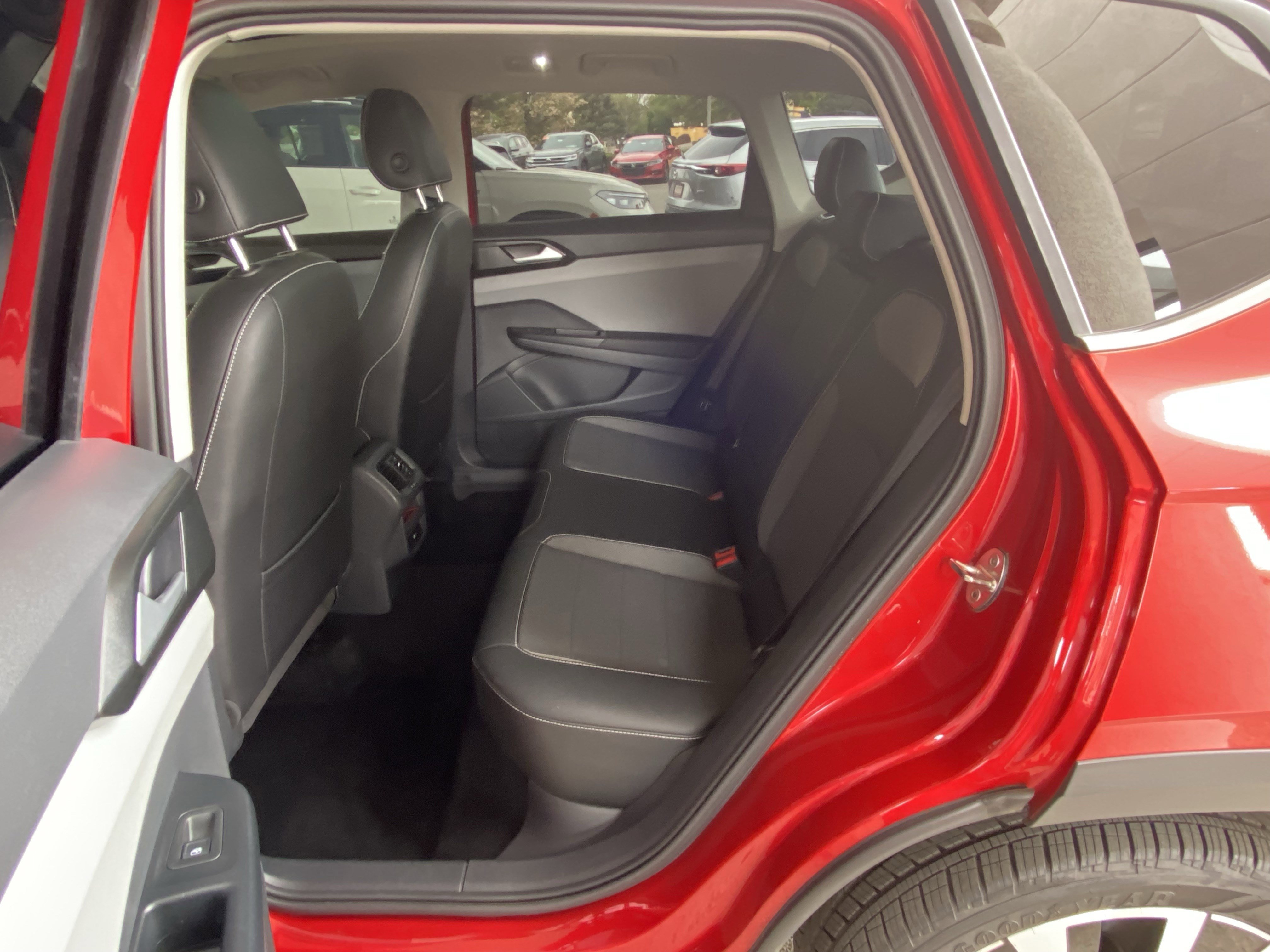 Used 2023 Volkswagen Taos SE w/ Panoramic Sunroof Package image 27