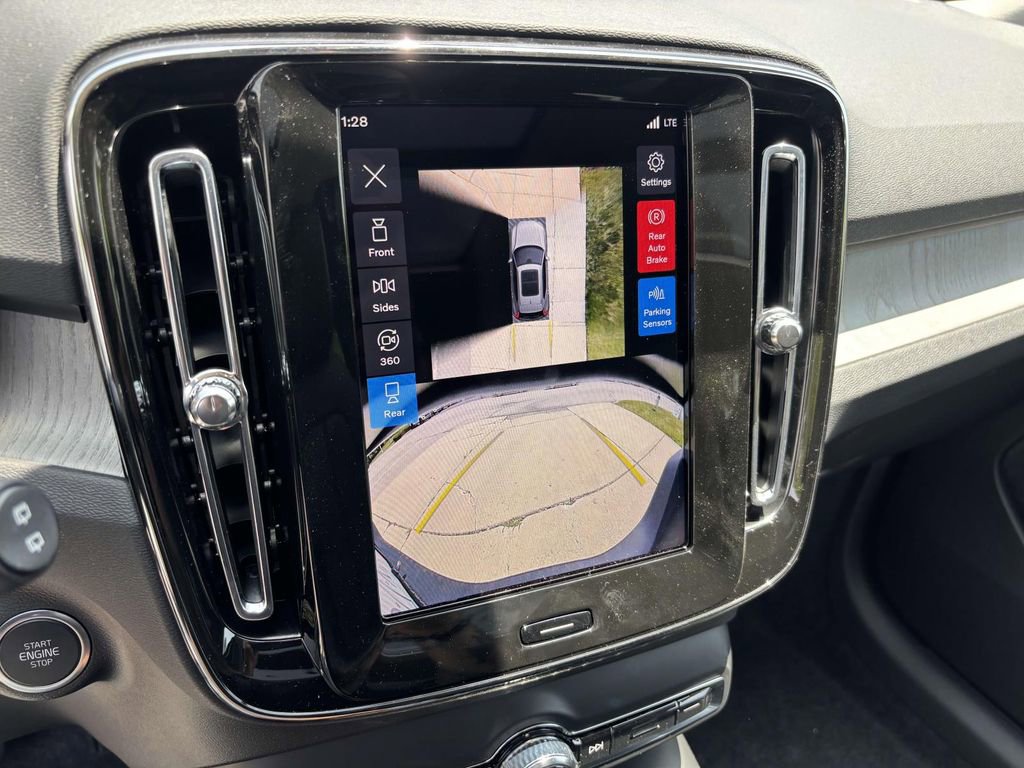 New 2026 Volvo XC40 B5 Plus w/ Protection Package Premier image 20