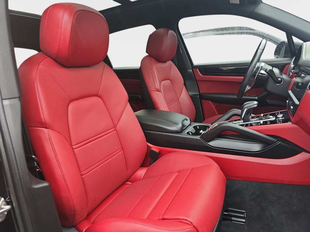 Used 2022 Porsche Cayenne AWD/4WD image 12