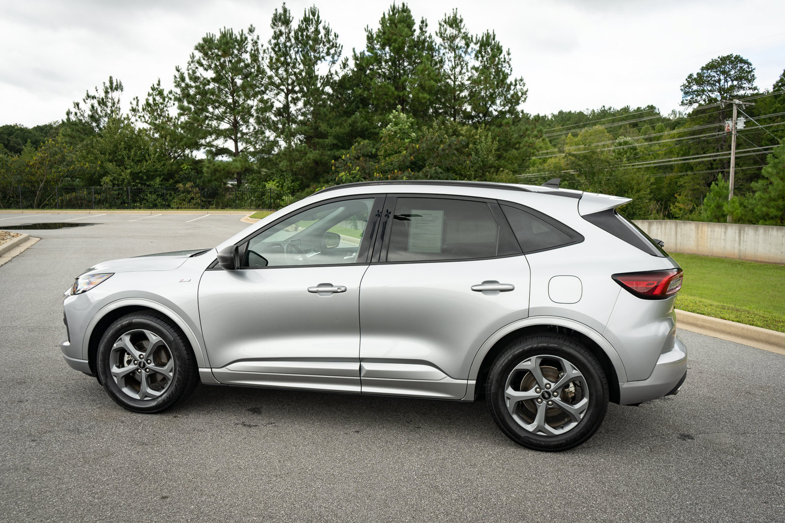 Used 2024 Ford Escape ST-Line w/ Cold Weather Package FWD image 7