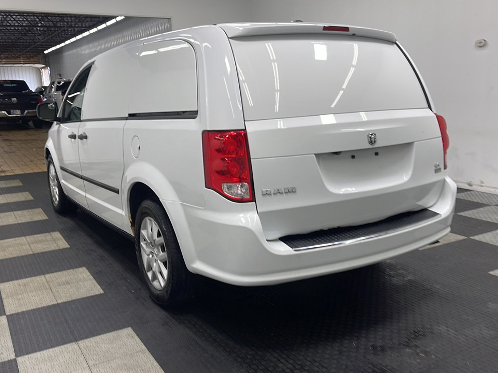 Used 2014 RAM C/V Tradesman w/ UConnect Hands-Free Group FWD image 13