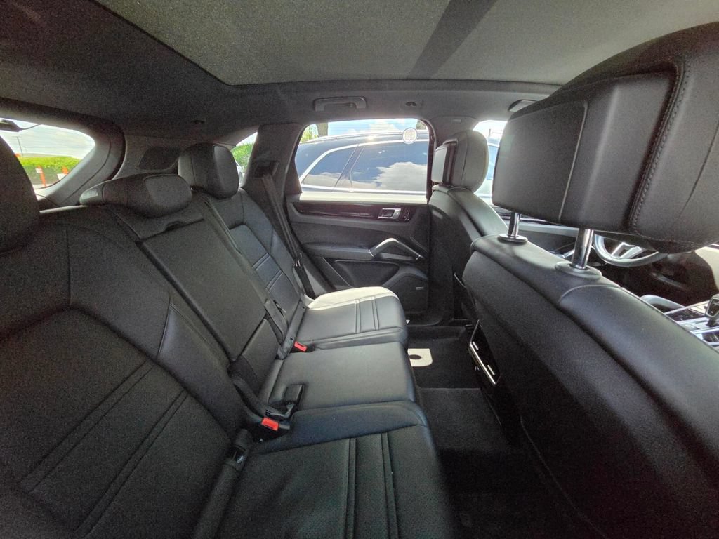 Used 2019 Porsche Cayenne S AWD/4WD image 9
