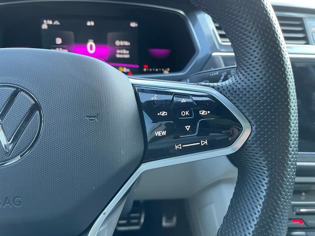 Used 2022 Volkswagen Tiguan SE R-Line AWD/4WD image 17