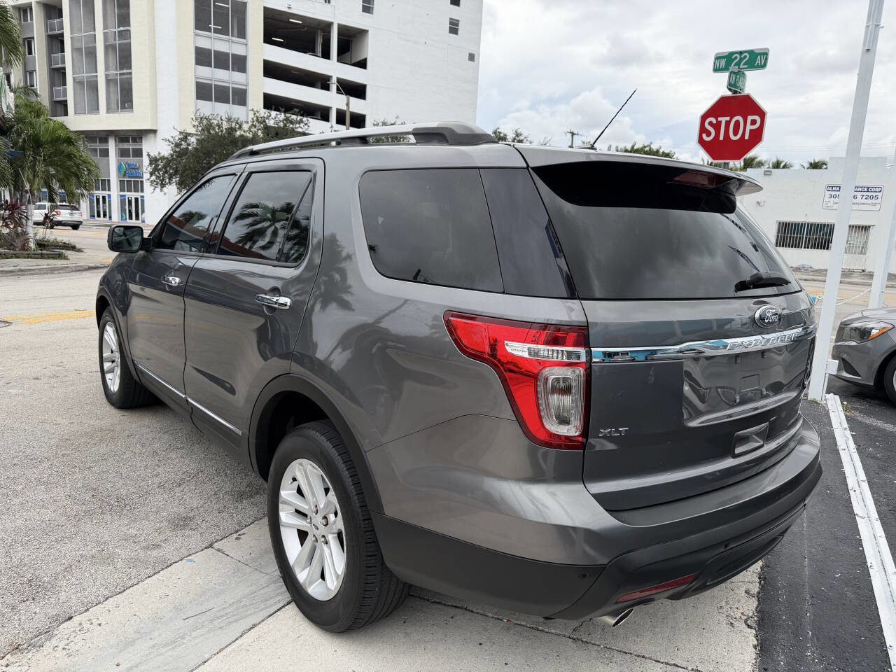 Used 2014 Ford Explorer XLT image 9