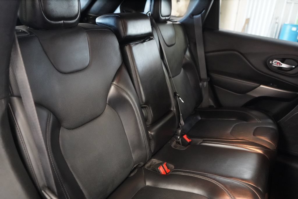 Used 2020 Jeep Cherokee Limited FWD image 23