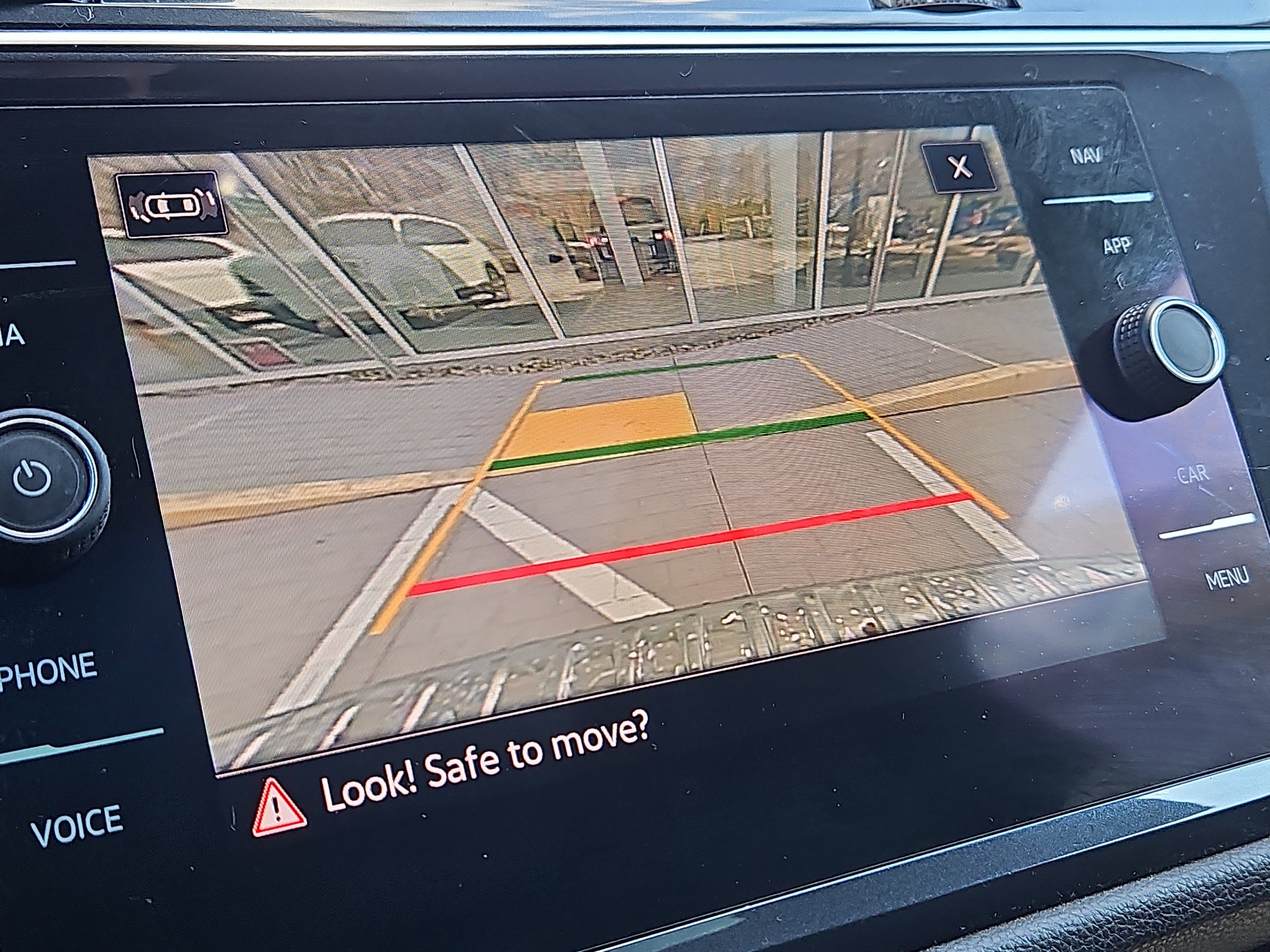 Used 2022 Volkswagen Tiguan SEL R-Line image 10